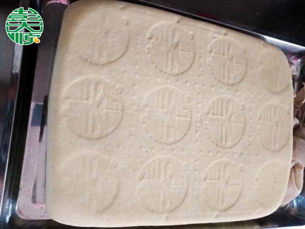 陜西西安豆腐坊設(shè)備客戶(hù)制作的鹵水老豆腐產(chǎn)品